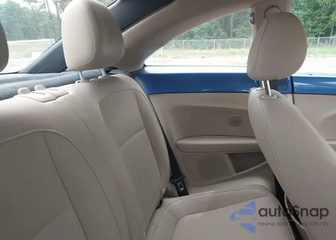 2019 Volkswagen Beetle 2.0T Se z USA, uszkodzony, nr VIN 3VWJD7AT2KM711920